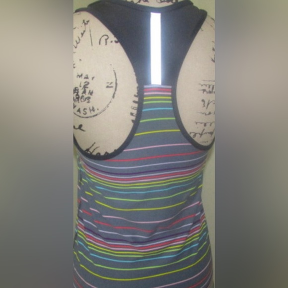 Old Navy UltraLite Rib-Knit Razorback Tank Top - Picture 4 of 7